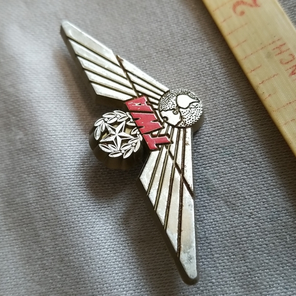 TWA Airlines WINGS pin Vintage - Picture 4 of 4